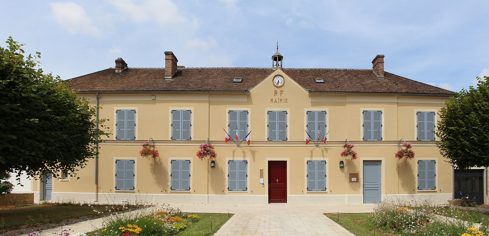 La mairie de La Chapelle-la-Reine